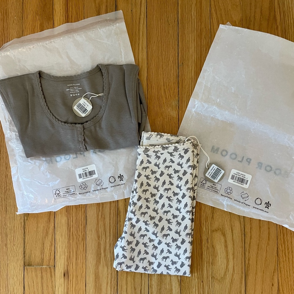 NWT Soor ploom field tee in morel and capri legging in horse print morel size 6